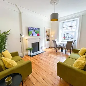 Apartamento Desirable 2 Bed Near Castle, Edimburgo