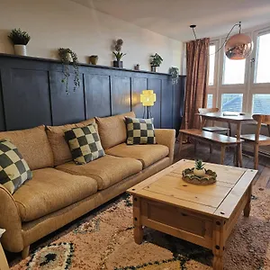 Rooftop Retreat Apartment