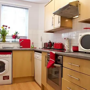 Modern 2 Bedroom Apartment