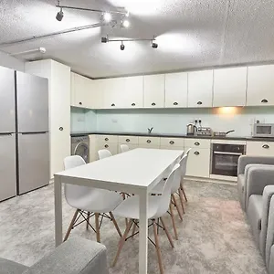 Destiny Student - Meadow Court Appartement